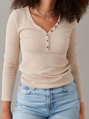 American Eagle | oatmeal henley tee size medium